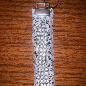 ✨Fashionable wristlet/keychain✨